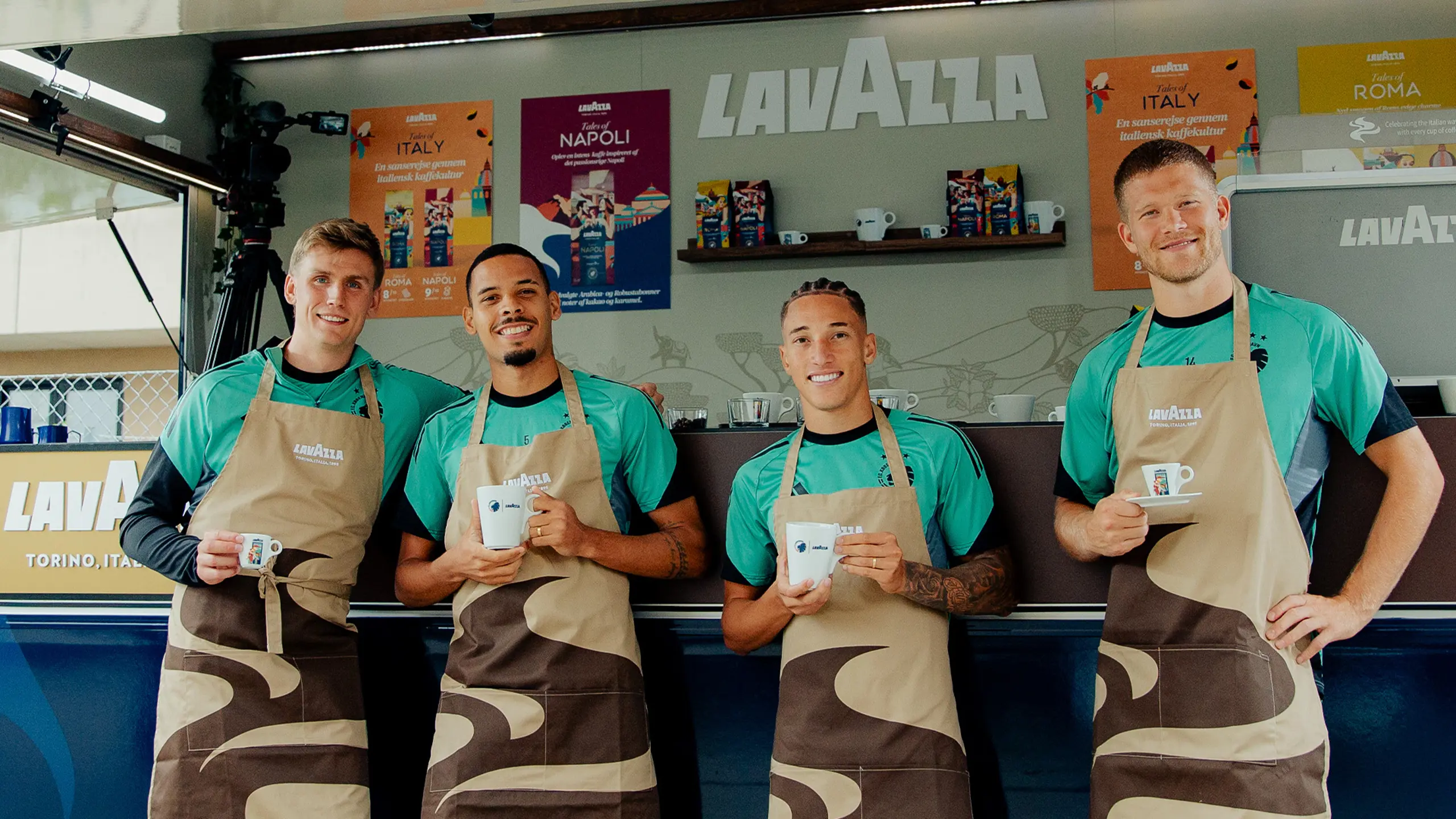 Hvem laver den flotteste latte? Se Corner, Gabby og Robert dyste i Lavazza’s Latte Art Challenge